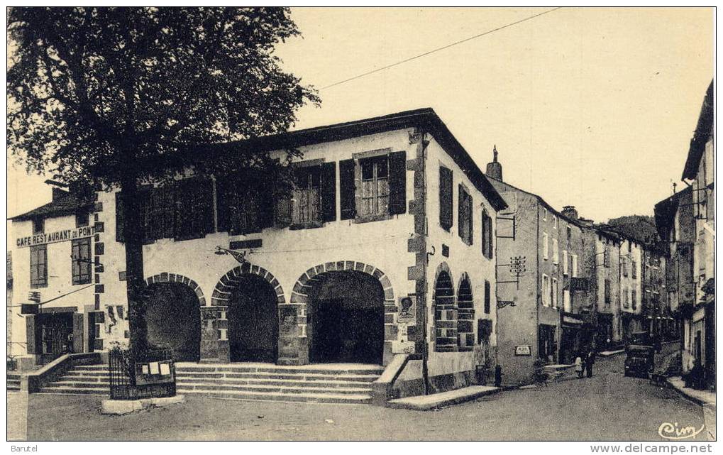 VABRE - La Mairie. Arbre De La Liberté Et Rue Vieille - Vabre