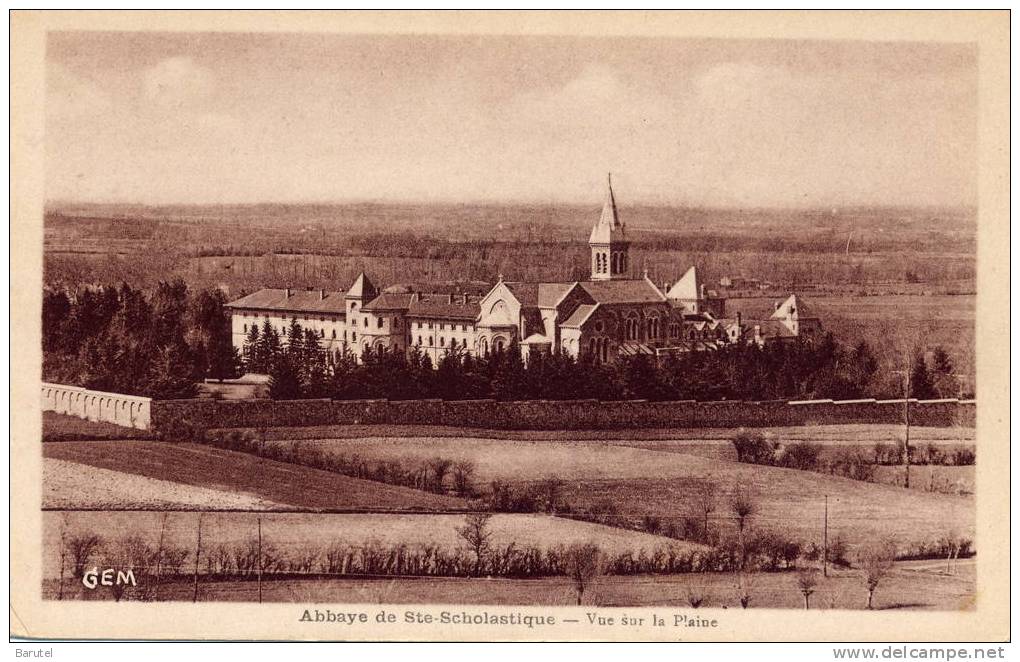 DOURGNE - Abbaye De Sainte-Scholastique, Vue Par La Plaine - Dourgne