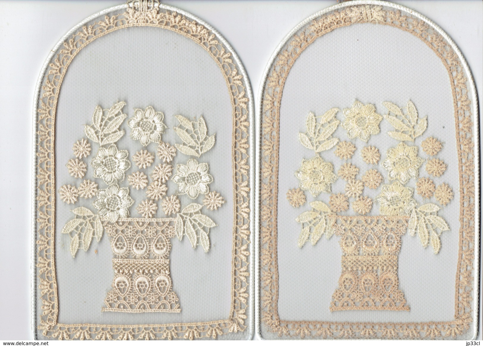 Lot De 2 Broderies Décoratives Représentant Des Fleurs - Autres & Non Classés