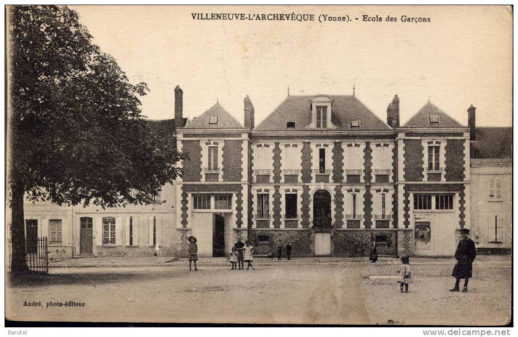 VILLENEUVE L´ARCHEVÊQUE - Ecole Des Garçons - Villeneuve-l'Archevêque