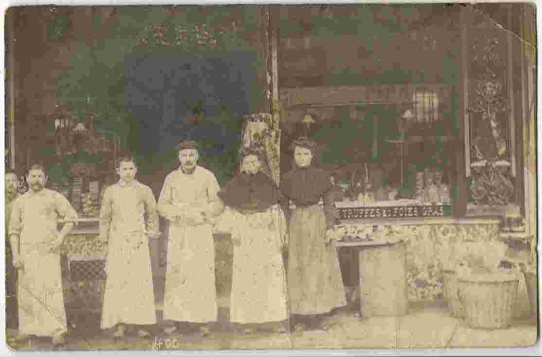 Carte Photo Magasin PARIS 11ème CHEMIN VERT ( écrit Au Dos ) - Magasins