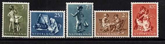 J2468 - Pays-Bas  Yv.no.626/30 Neufs** - Neufs
