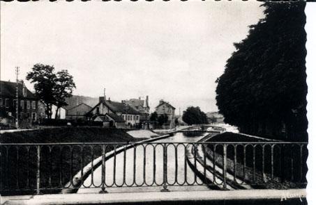 Montbard(cote D'or) Entrée Des Usines Et Canal De Bourgogne - Montbard