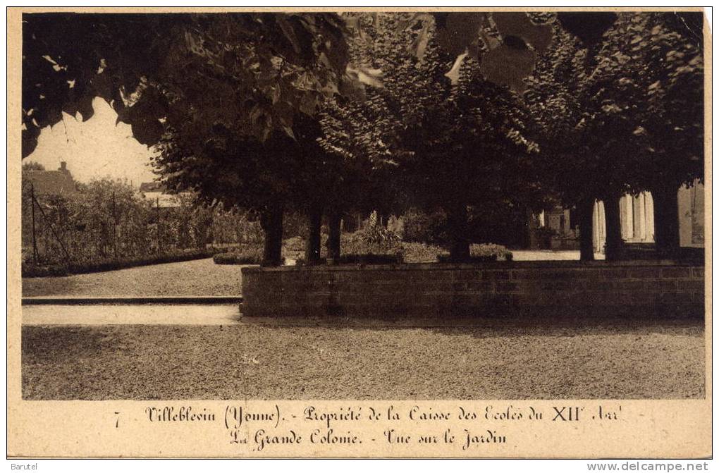 VILLEBLEVIN - Propriété De La Caisse Des Ecoles Du XII° Arrt.. La Grande Colonie. Vue Sur Le Jardin - Villeblevin