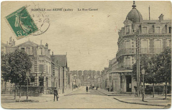 ROMILLY-SUR-SEINE - La Rue Carnot - Romilly-sur-Seine