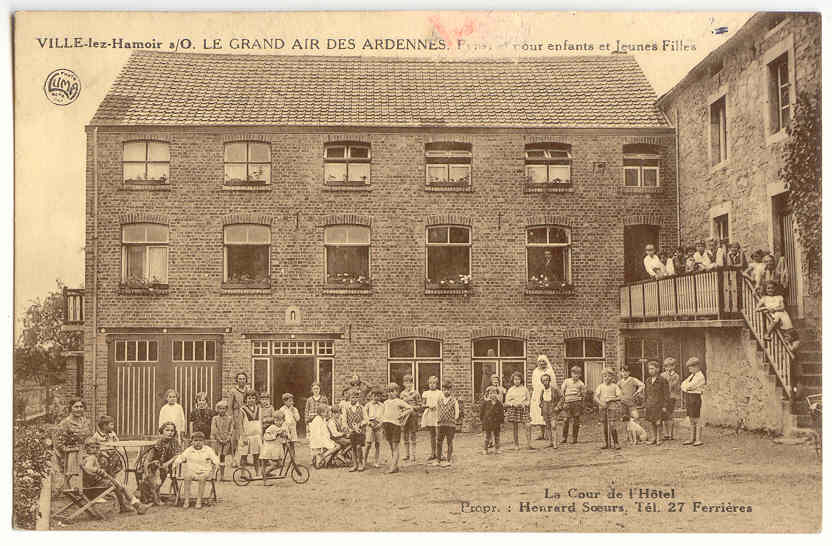 Lg35-3 - VILLE-lez-HAMOIR  -  Pensionnat Pour Enfants Et Jeunes Filles - La Cour De L´Hôtel - Hamoir