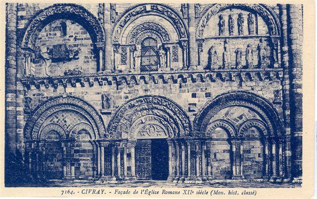 CIVRAY - Façade De L'Eglise Romane XIIe Siècle - Civray