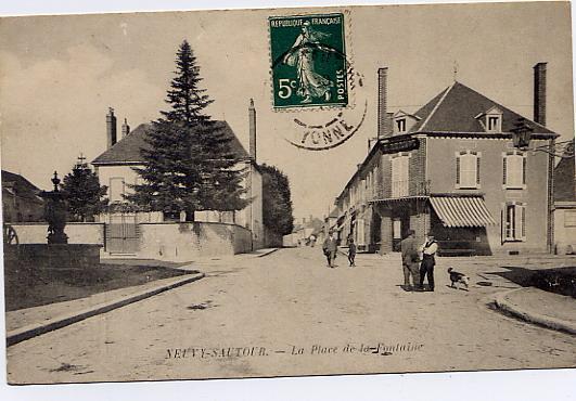 Neuvy Place De La Fontaine - Neuvy Sautour