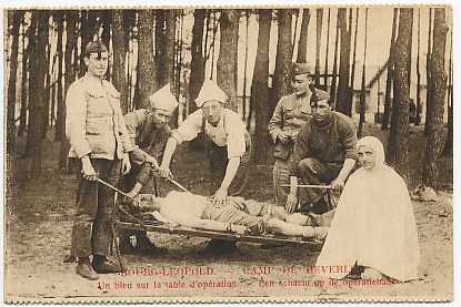 Beverloo - Bourg-Léopold - Camp De Beverloo - Un Bleu Sur La Table D'opération ( Een Schacht Op De Operatiebank ) - Leopoldsburg (Beverloo Camp)