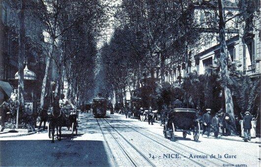 CPA 06 Nice - Avenue De La Gare - Très Belle Animation Avec Tramway Et Calèches - Straßenverkehr - Auto, Bus, Tram