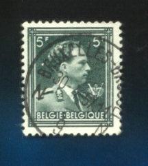 Belgique 1945 Y Et T  N° 696 Obl Roi Léopold III Curiosité: Trois Points - Usati