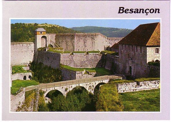 CARTE POSTALE DE BESANCON - INTERIEUR DE LA CITADELLE - Besancon