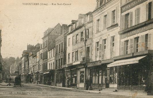 Vimoutiers. Rue Sadi Carnot - Vimoutiers