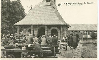 5A Banneux-Notre-Dame La Chapelle Les Pélérins En Prière - Sprimont