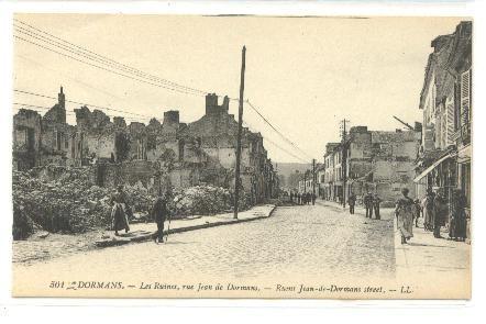51 DORMANS * Les Ruines RUE DE DORMANS, Avec Passants * BELLE CPA ANIMEE. - Dormans
