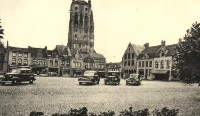 Veurne Grote Markt En Toren Van Sint Niklaaskerk - Veurne