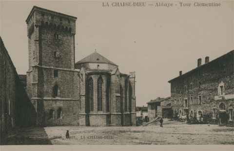 CPA LA CHAISE DIEU ABBAYE TOUR CLEMENTINE - La Chaise Dieu