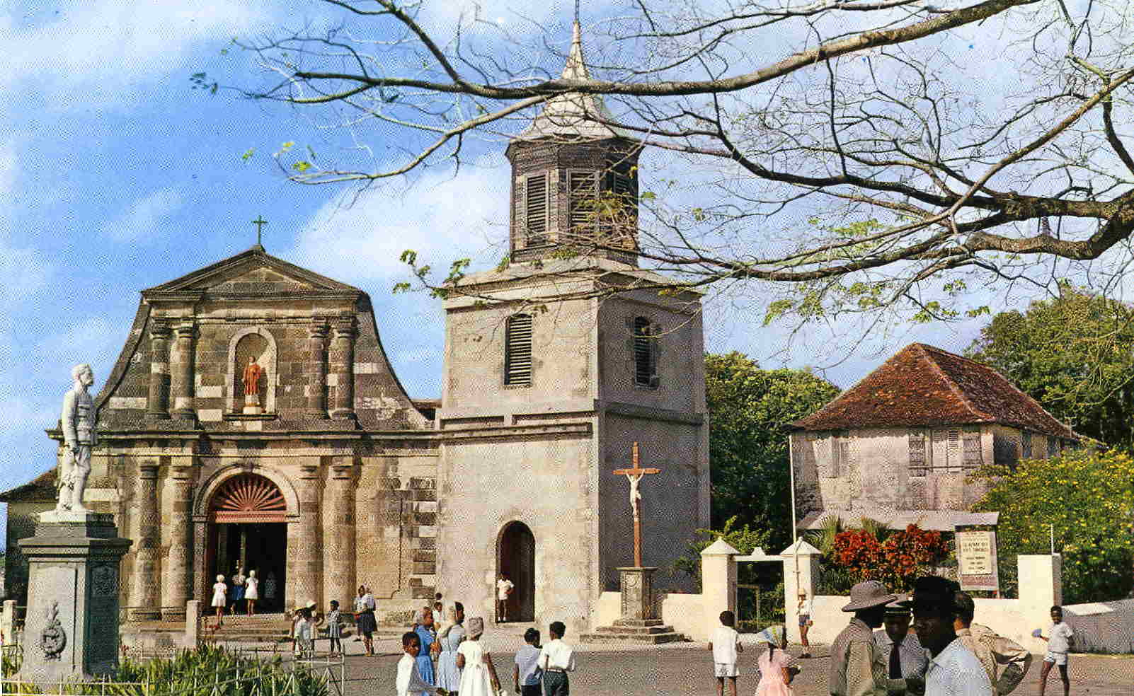 MARIN - L'Eglise,la Place Et La Statue Du Dr Duquesnay - Le Marin