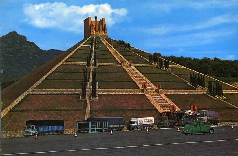 LE PERTHUS - LA JUNQUERA   - Frontera Franco-Espanola - Piramide Cruce Frontera En Autopista "La Catalane" - Gerona