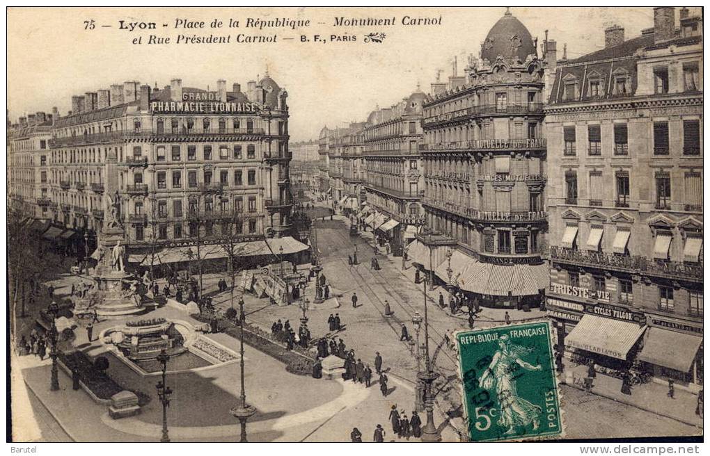 LYON 2 - Place De La République. Monument Carnot Et Rue Président Carnot - Lyon 2