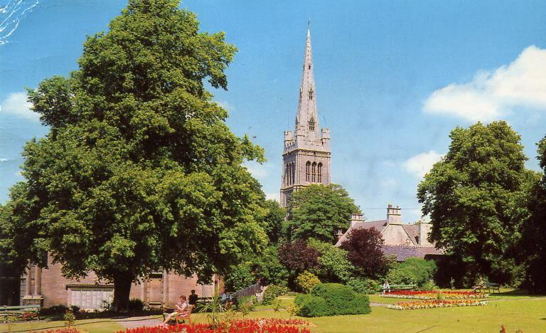 MANOR HOUSE GARDEN AND PARISH CHURCH,  KETTERING - Northamptonshire