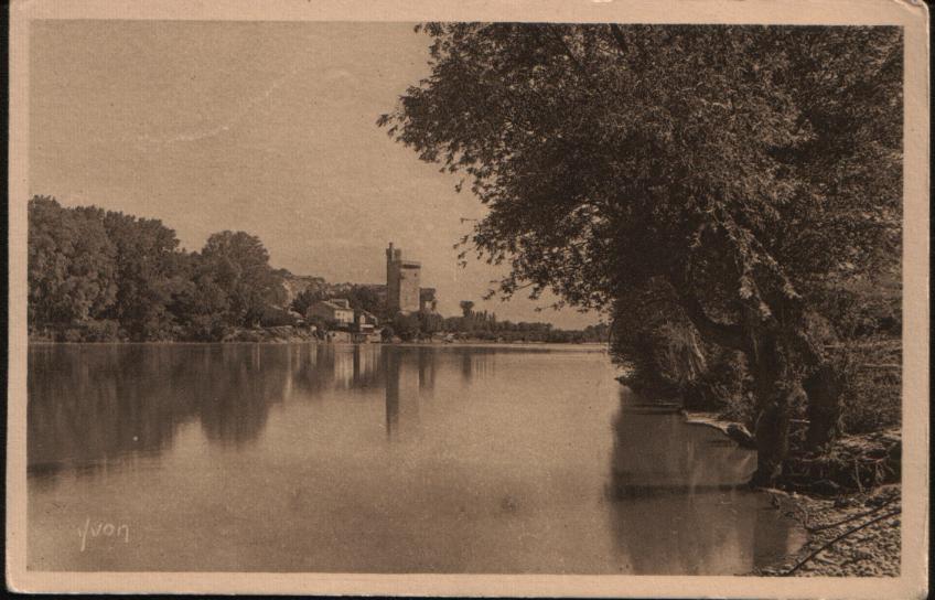 CPA VILLENEUVE LES AVIGNON,RHONE ET TOUR DE PHILIPPE LE BEL,propre - Villeneuve-lès-Avignon