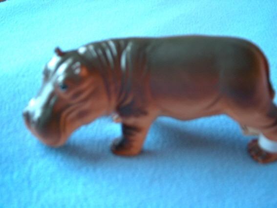 Hippopotame En Caoutchouc - Neuf - Longueur: 20 Cm - Ref 7945 - Other & Unclassified