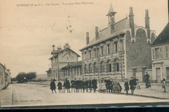 Houdan Les écoles Vue Prise Rue D'Epernon Belle Animation - Houdan