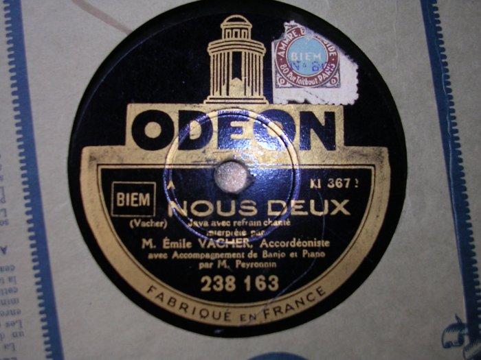 Emile VACHER Accordéoniste. - 78 Rpm - Gramophone Records