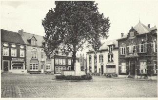 GREZ DOICEAU Place Communale - Graven