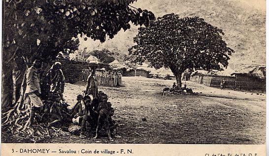 DAHOMEY SAVALOU UN COIN DU VILLAGE - Dahomey