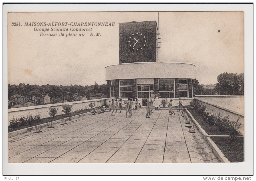 MAISONS-ALFORT, CHARENTONNEAU, Groupe Scolaire Condorcet, Terrasse De Plein Air (écoliers Faisant Du Sport) - Maisons Alfort