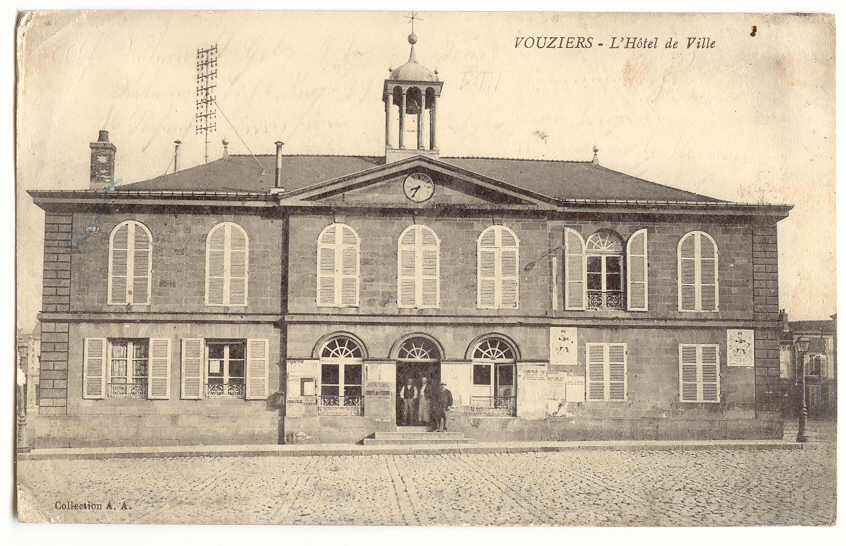 F1756 - VOUZIERS - L'Hôtel De Ville      *Feldpost* - Vouziers