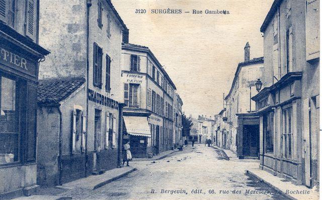 SURGERES - Rue Gambetta - Surgères
