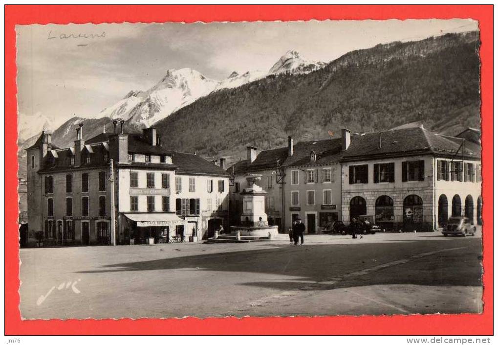 LARUNS Place De L'Eglise - Laruns