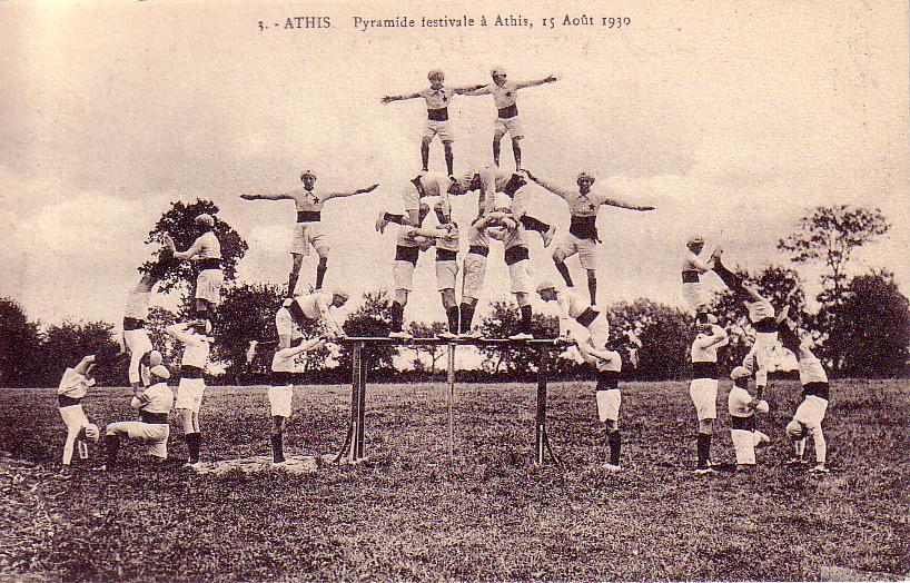 ATHIS. L´Etoile Athisienne(Gymnastique)Pyramide Festivale,15 Août 1930. - Athis De L'Orne