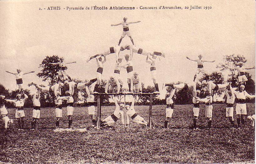 ATHIS. L´Etoile Athisienne(Gymnastique)Pyramide ,20 Juillet 1930. - Athis De L'Orne