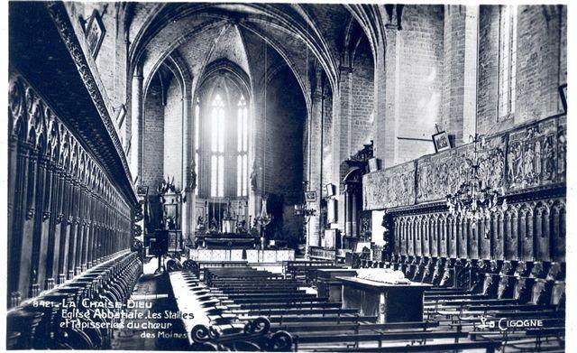 LA CHAISE DIEU - Eglise Abbatiale , Les Stalles Et Tapisseries Du Choeur Des Moines - La Chaise Dieu