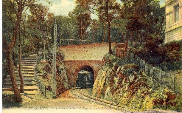 Cap Martin - Tramway Rentrant Dans Le Tunnel - Tranvía