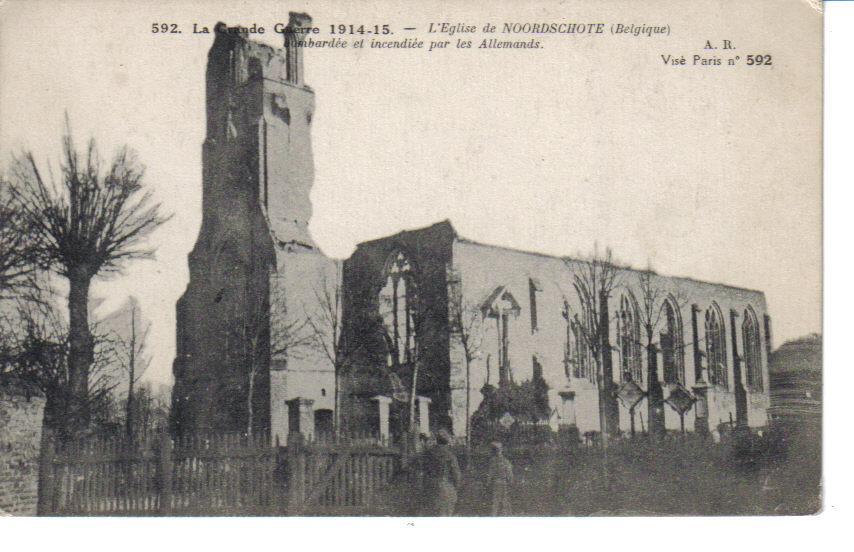 592. La Grande Guerre 1914-15   L´Eglise De NOORDSCHOTE Bombardée Et Incendiée Par Les Allemands - Lo-Reninge