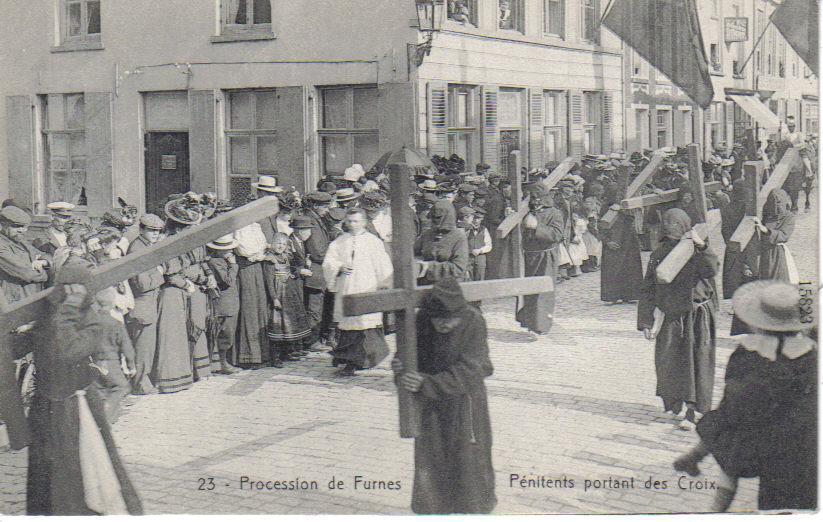Procession  De Furnes    Pénitants Portant Des Croix   Processie  Veurne    15823  Star  Gent - Veurne