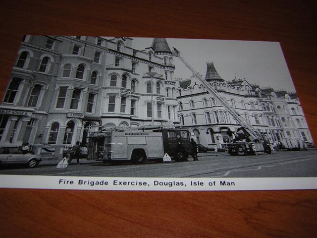 Cpm Anglaise Douglas Fire Brigade Exercice Des Pompiers En 1998 - Brandweer