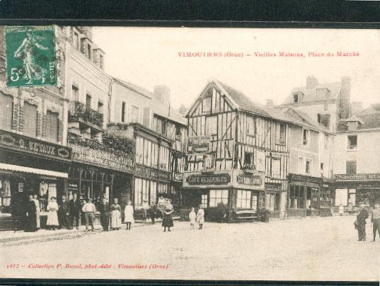 Vimoutiers Vieilles Maisons Place Du Marché - Vimoutiers