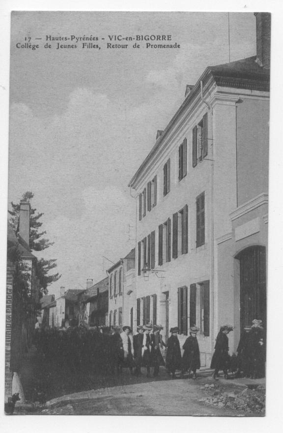 VIC - En - BIGORRE -- Collège De Jeunes Filles, Retour De Promenade - Vic Sur Bigorre