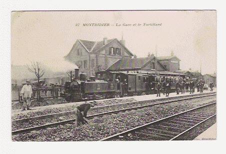 59 -TRES BELLE CPA DE LA GARE DE MONTDIDIER AVEC TRAIN SUPERBE PLAN - Montdidier