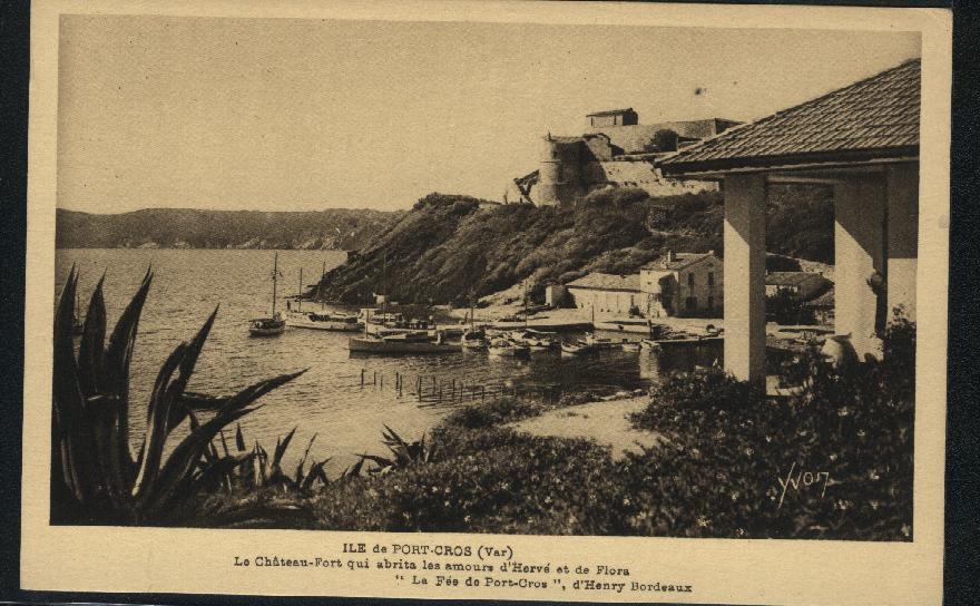 - Ile De PORT - Cros - Le Château- Fort Qui Abrita Les Amours D\´Hervé Et De Flore- ANIMATION De BATEAUX - Porquerolles