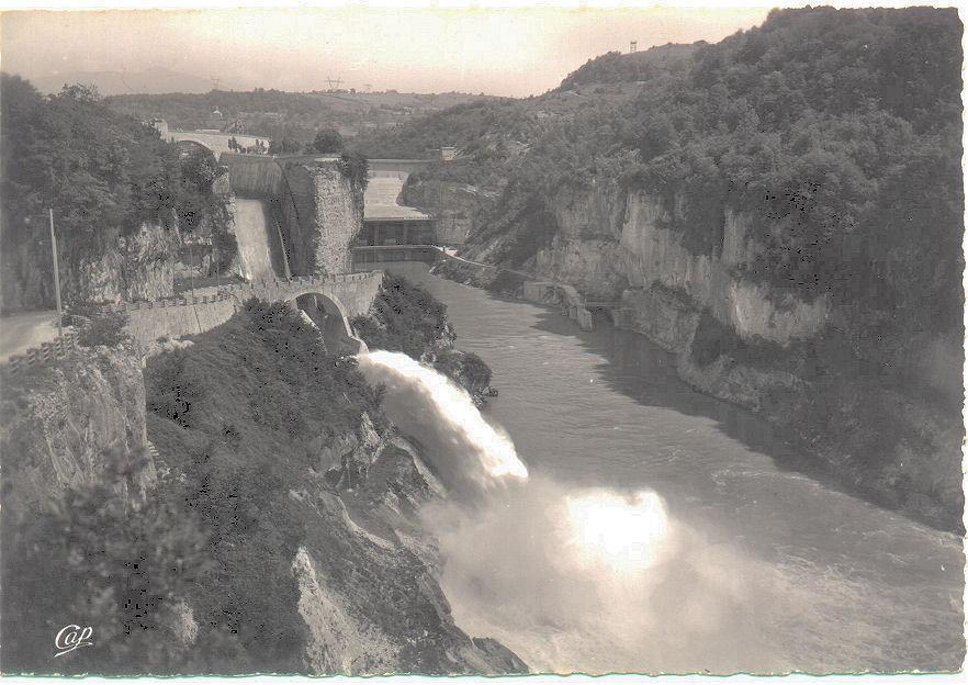 01 - Barrage De Génissiat - Le Saut De Ski - CPSM - Ed. Cap N° 33 - Génissiat