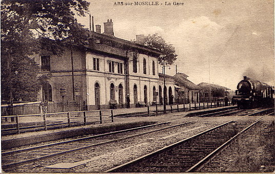 Ars Vue De La Gare Arrivee Du Train - Ars Sur Moselle