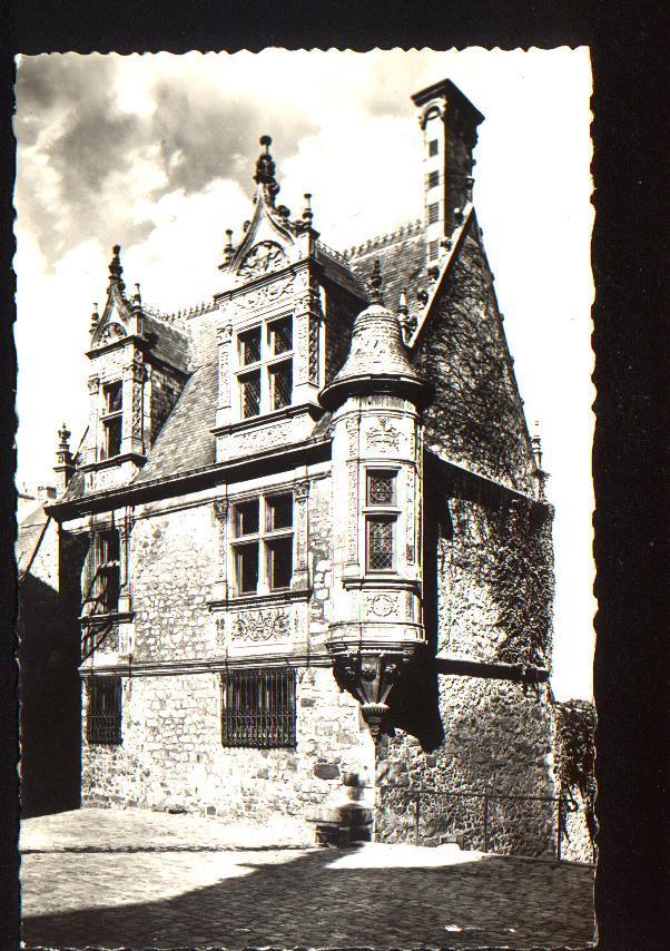 LE MANS Maison Du XVIè Siècle, Place Du Château  (1947 ) - Le Mans