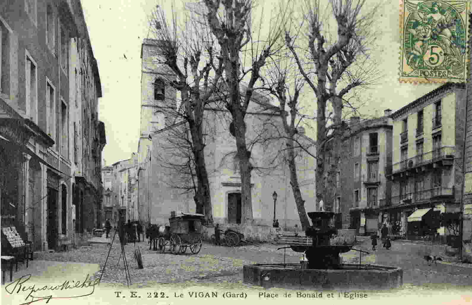 LE VIGAN - Place De Bonald Et L'Eglise - Le Vigan